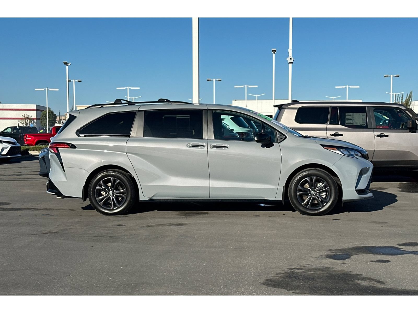 Used 2026 Toyota Sienna XSE AWD/4WD image 3
