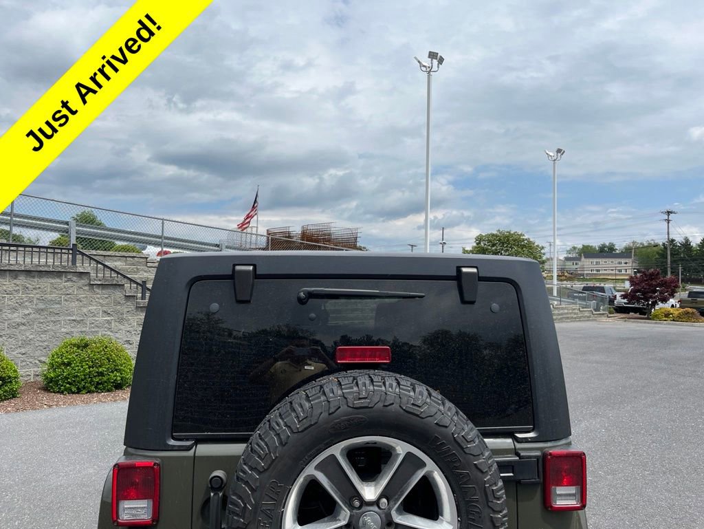 Used 2016 Jeep Wrangler Unlimited Sahara w/ Dual Top Group AWD/4WD image 7