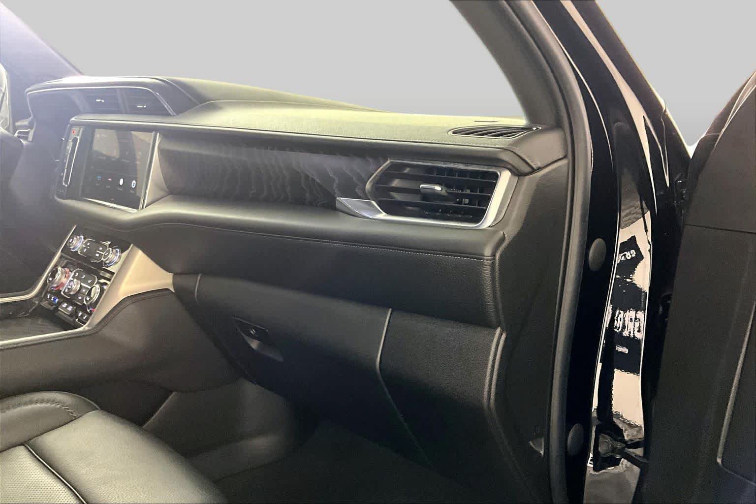 Used 2022 GMC Yukon Denali AWD/4WD image 16