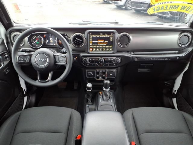 Used 2023 Jeep Wrangler Unlimited w/ Sun & Screen Package image 16