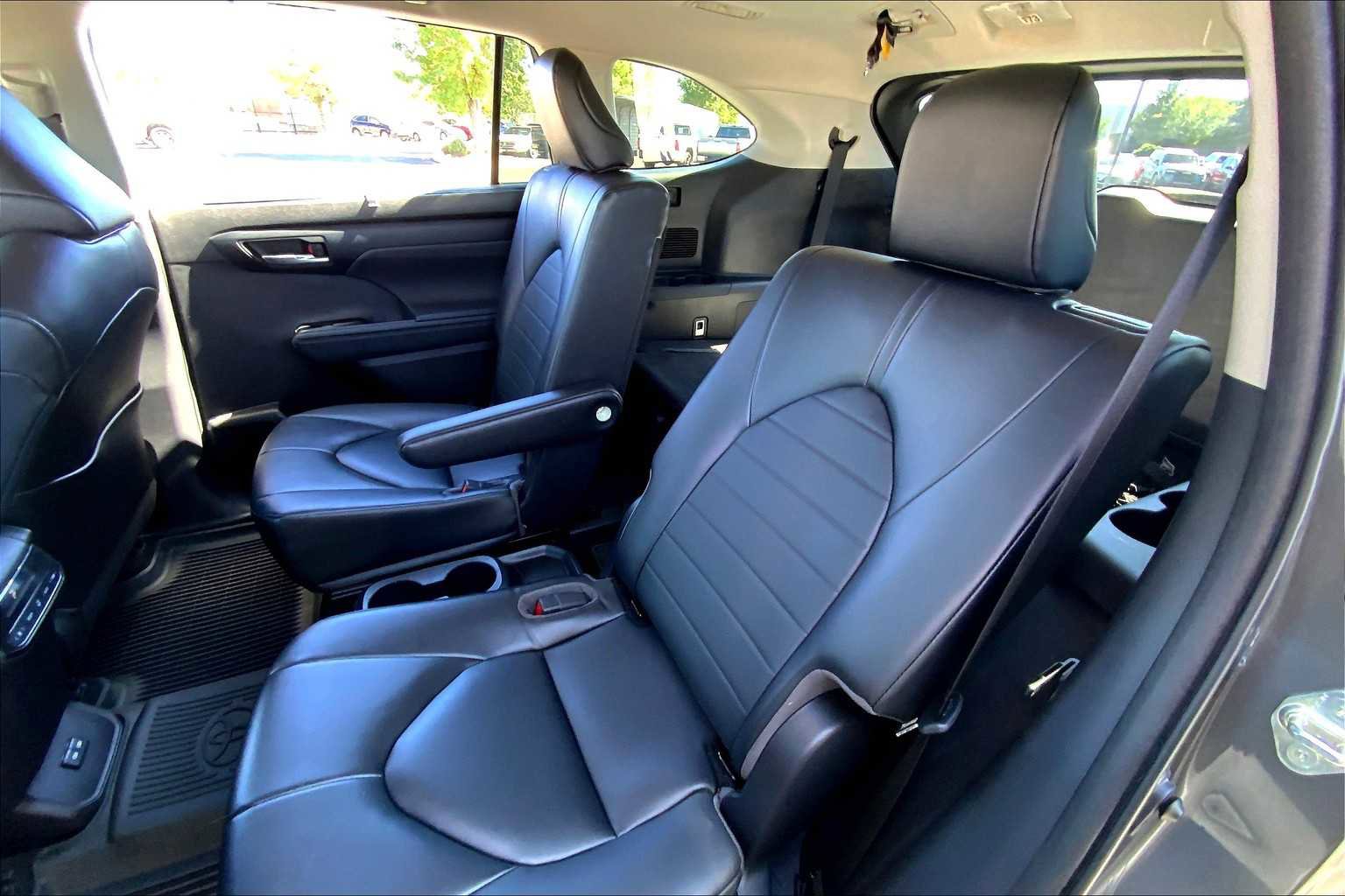 Certified 2023 Toyota Highlander XLE image 17