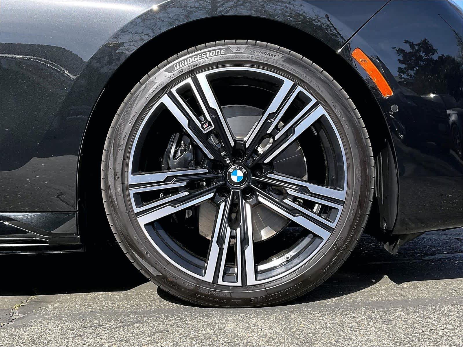 Used 2025 BMW 750e xDrive AWD/4WD image 12