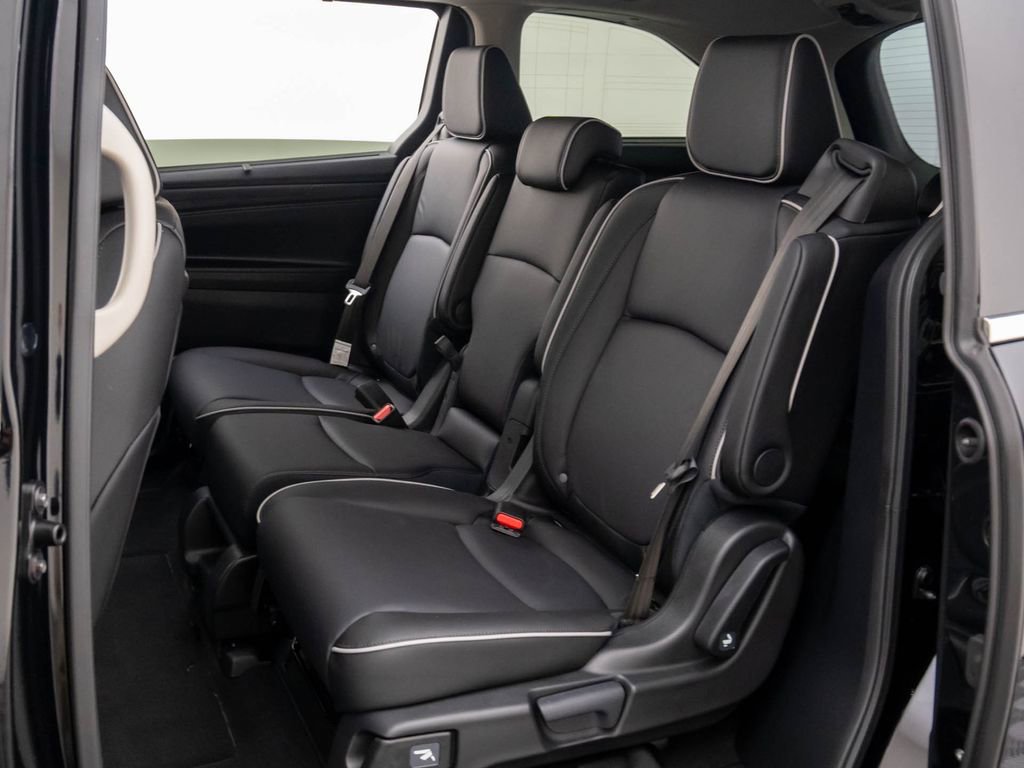 New 2026 Honda Odyssey Touring image 17