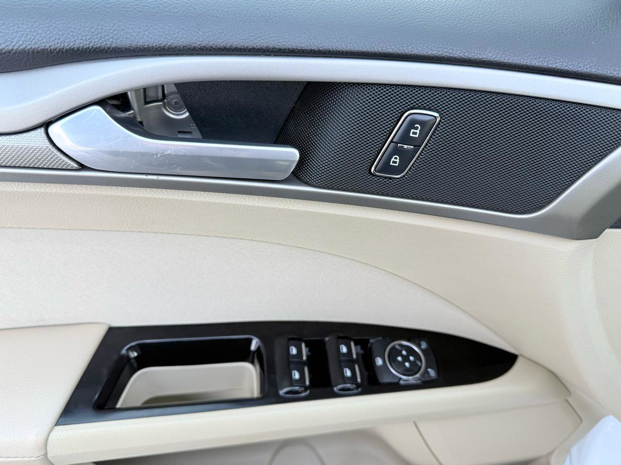 Used 2014 Ford Fusion SE image 22