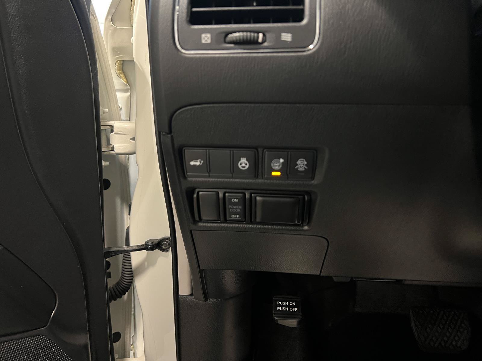 Used 2020 Nissan Armada Platinum w/ Interior Lighting Package AWD/4WD image 15