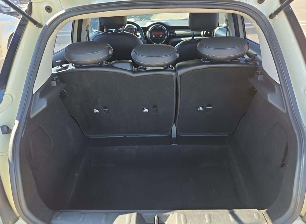 Used 2015 MINI Cooper 4-Door Hardtop image 9