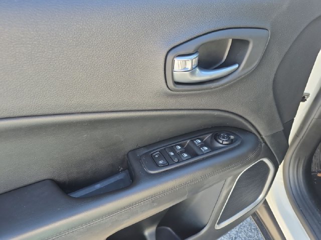 Used 2021 Jeep Compass Latitude FWD image 13
