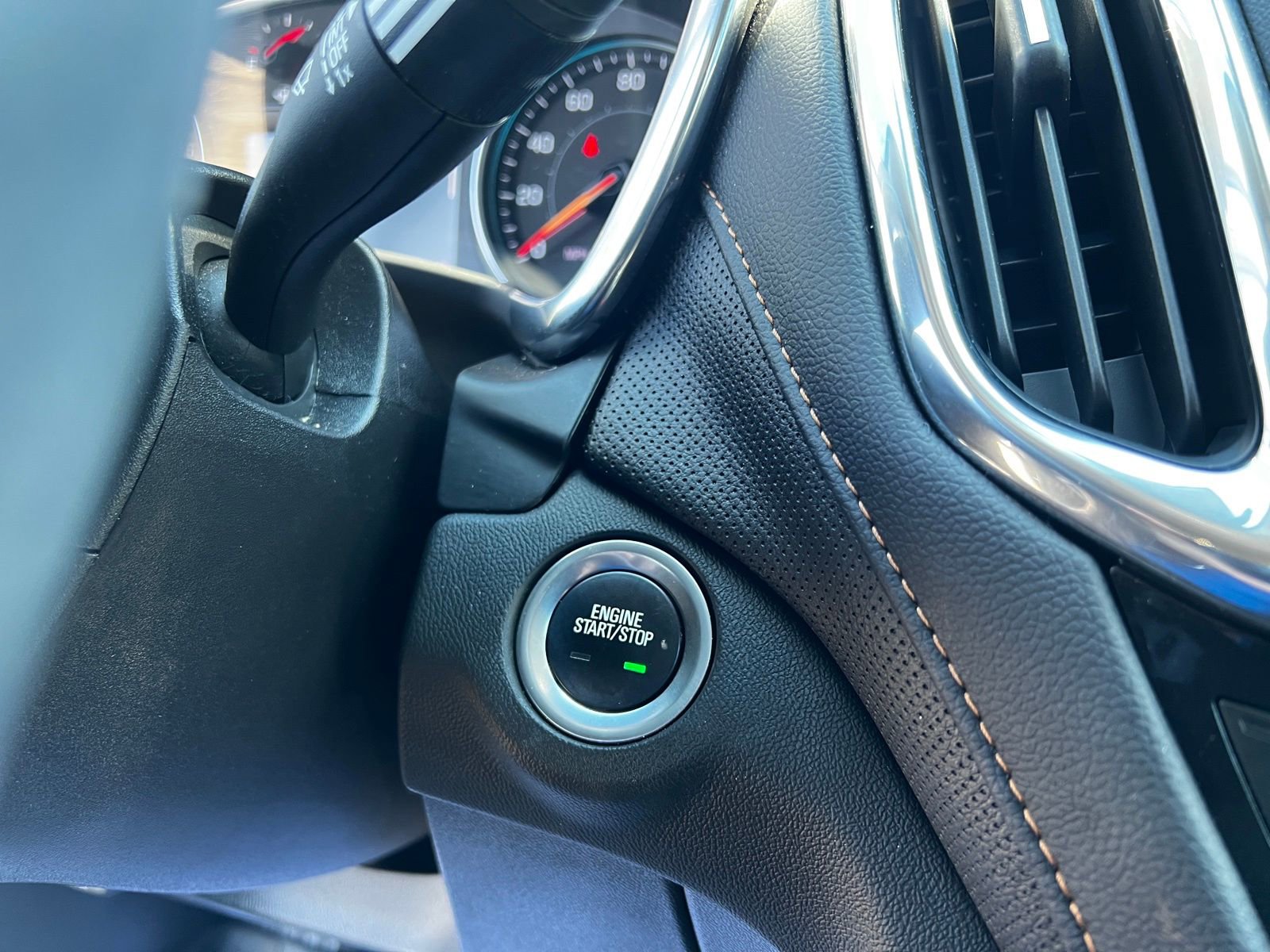 Used 2022 Chevrolet Equinox Premier image 16