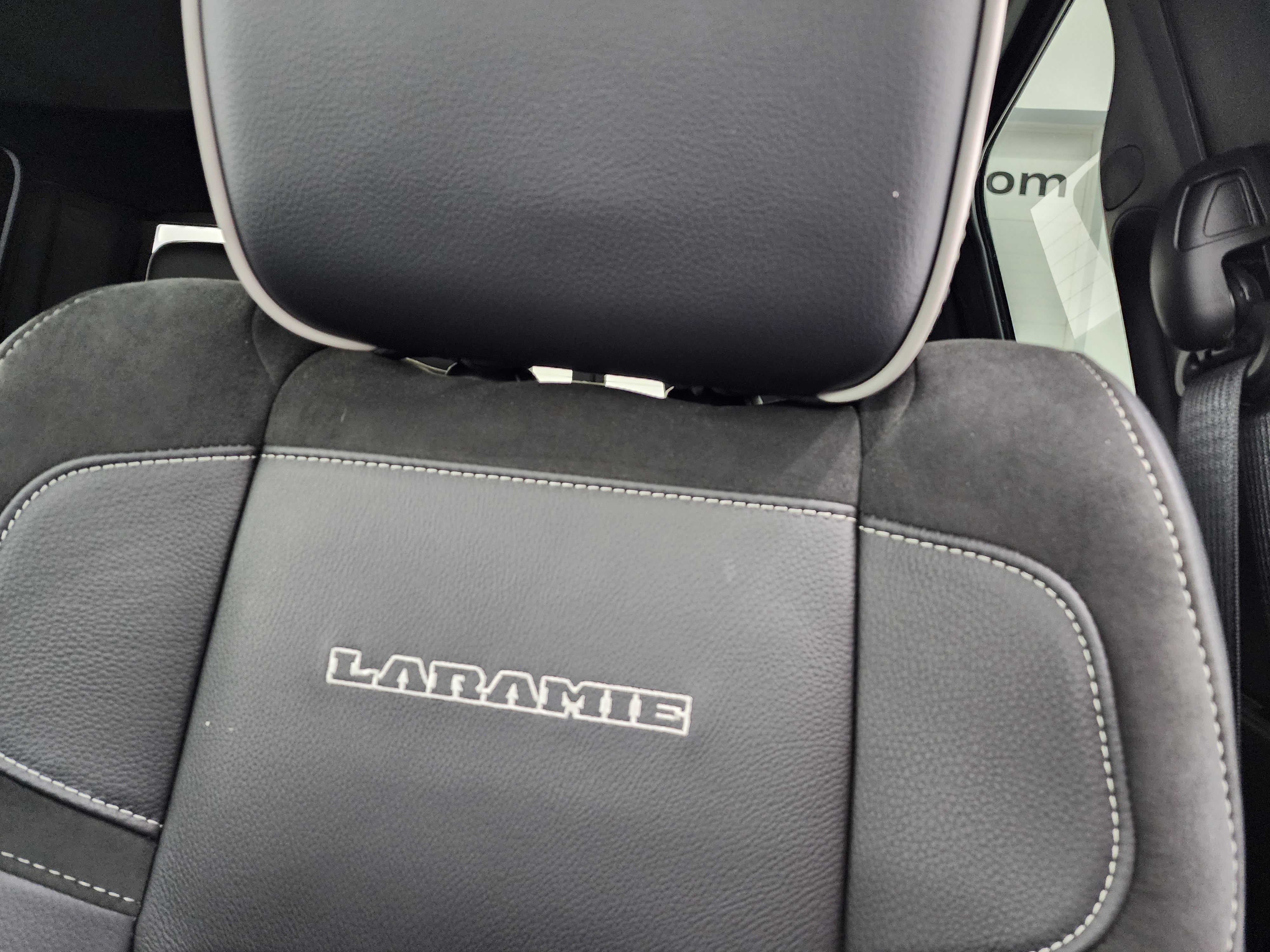 Used 2025 RAM 3500 Laramie image 45