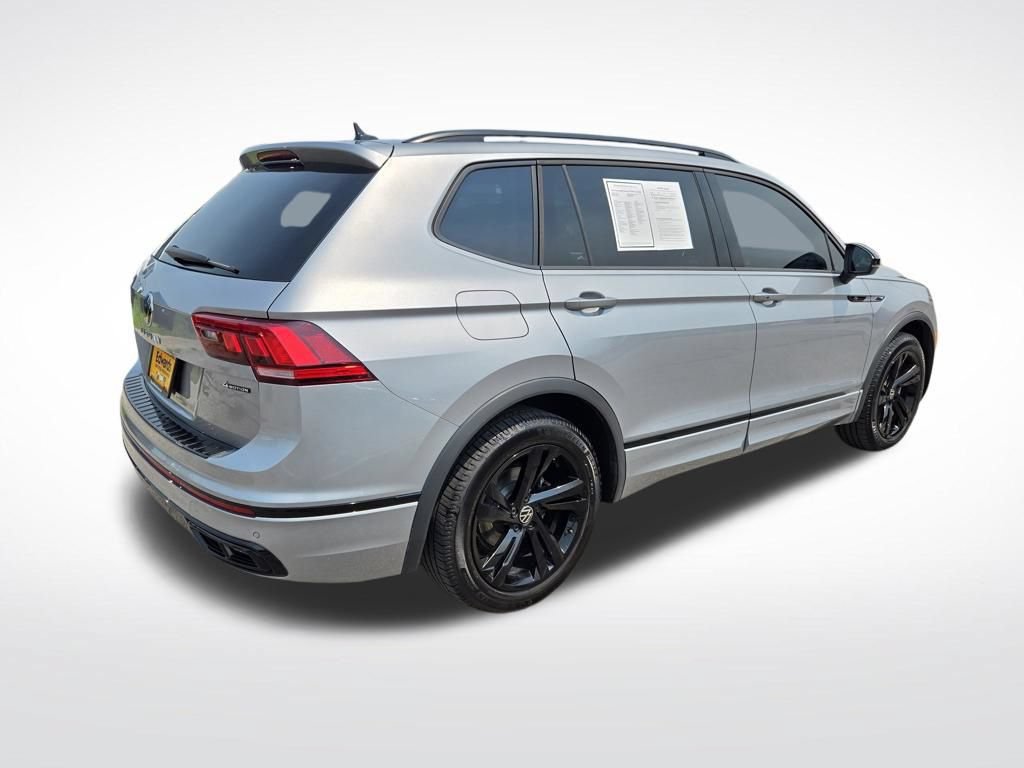 Used 2023 Volkswagen Tiguan SE R-Line AWD/4WD image 3