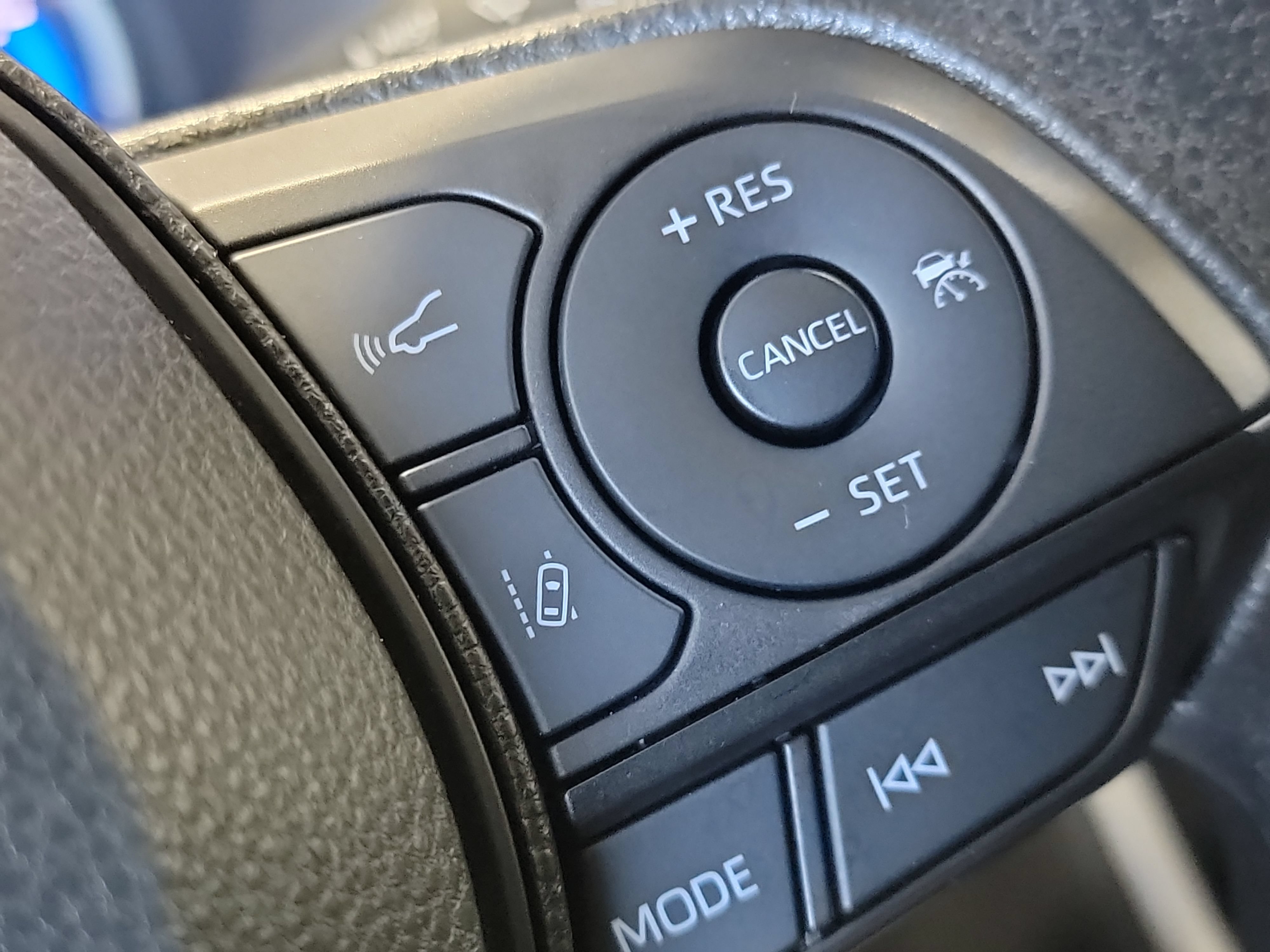 Used 2025 Toyota RAV4 LE AWD/4WD image 33