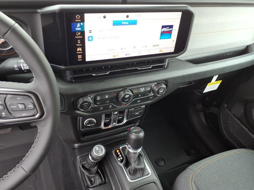 New 2025 Jeep Gladiator Sport image 17