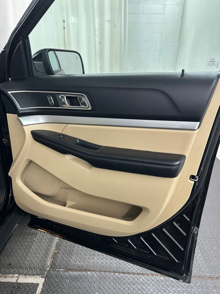 Used 2016 Ford Explorer XLT w/ Equipment Group 202A image 39