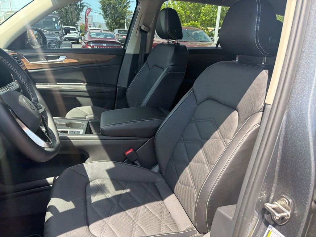 Used 2024 Volkswagen Atlas SE FWD image 11