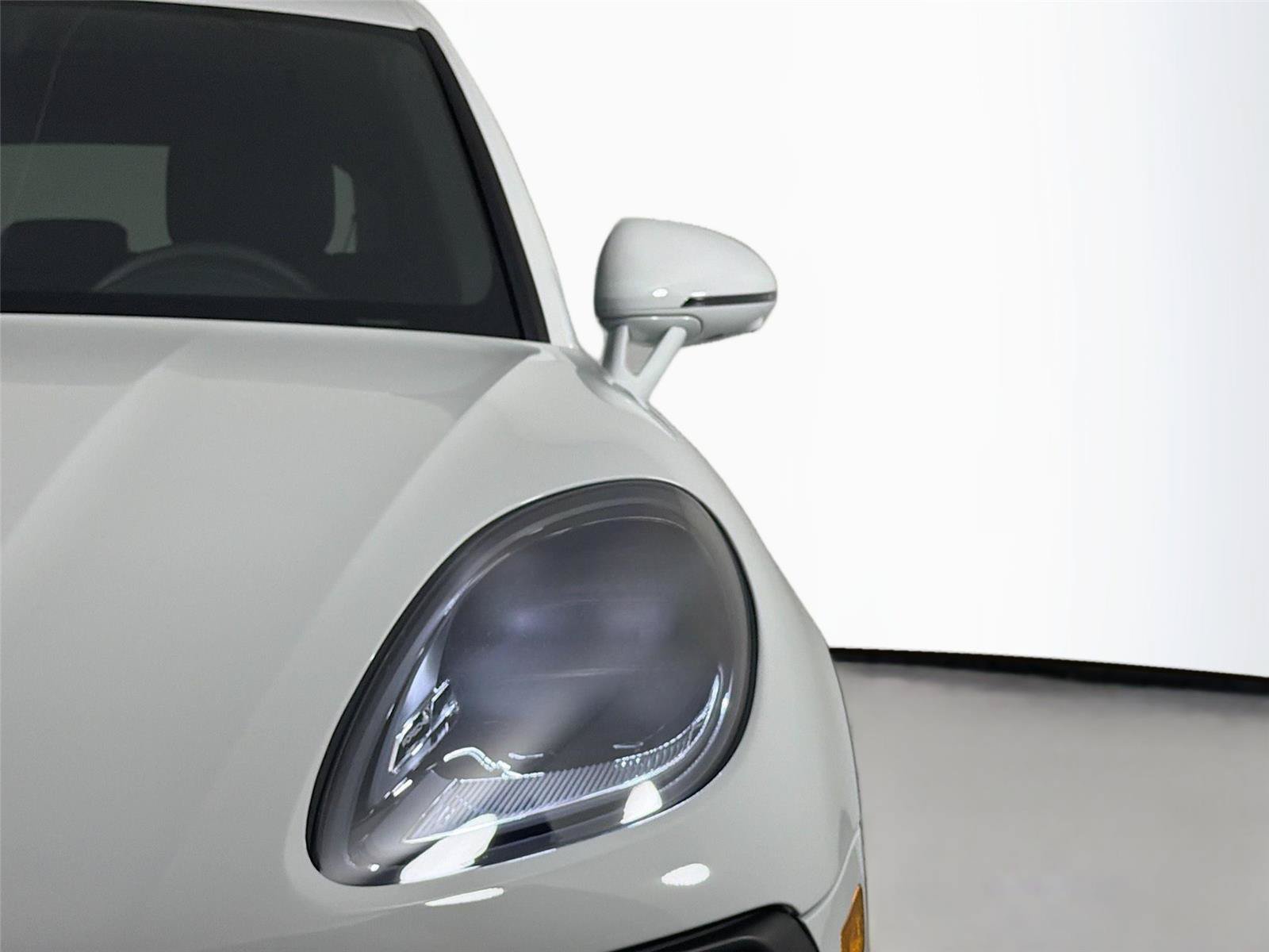 Certified 2025 Porsche Macan S AWD/4WD image 15