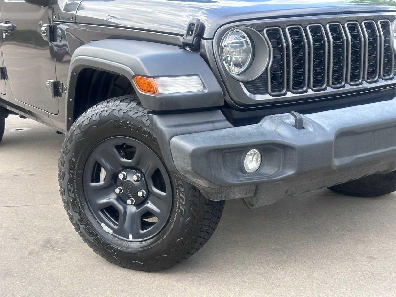 Used 2024 Jeep Wrangler Unlimited Sport AWD/4WD image 2