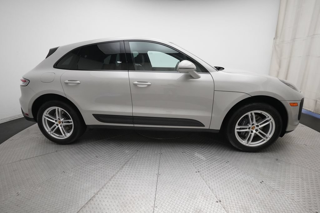 Certified 2023 Porsche Macan AWD/4WD image 4