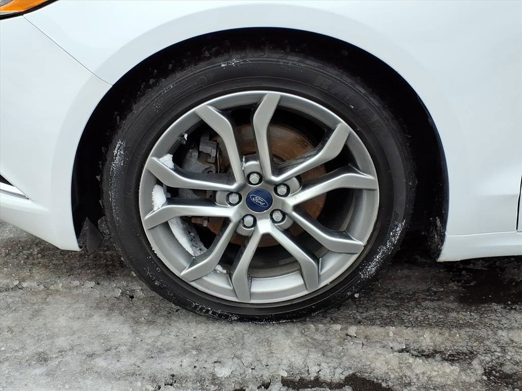 Used 2017 Ford Fusion SE w/ Equipment Group 201A image 9