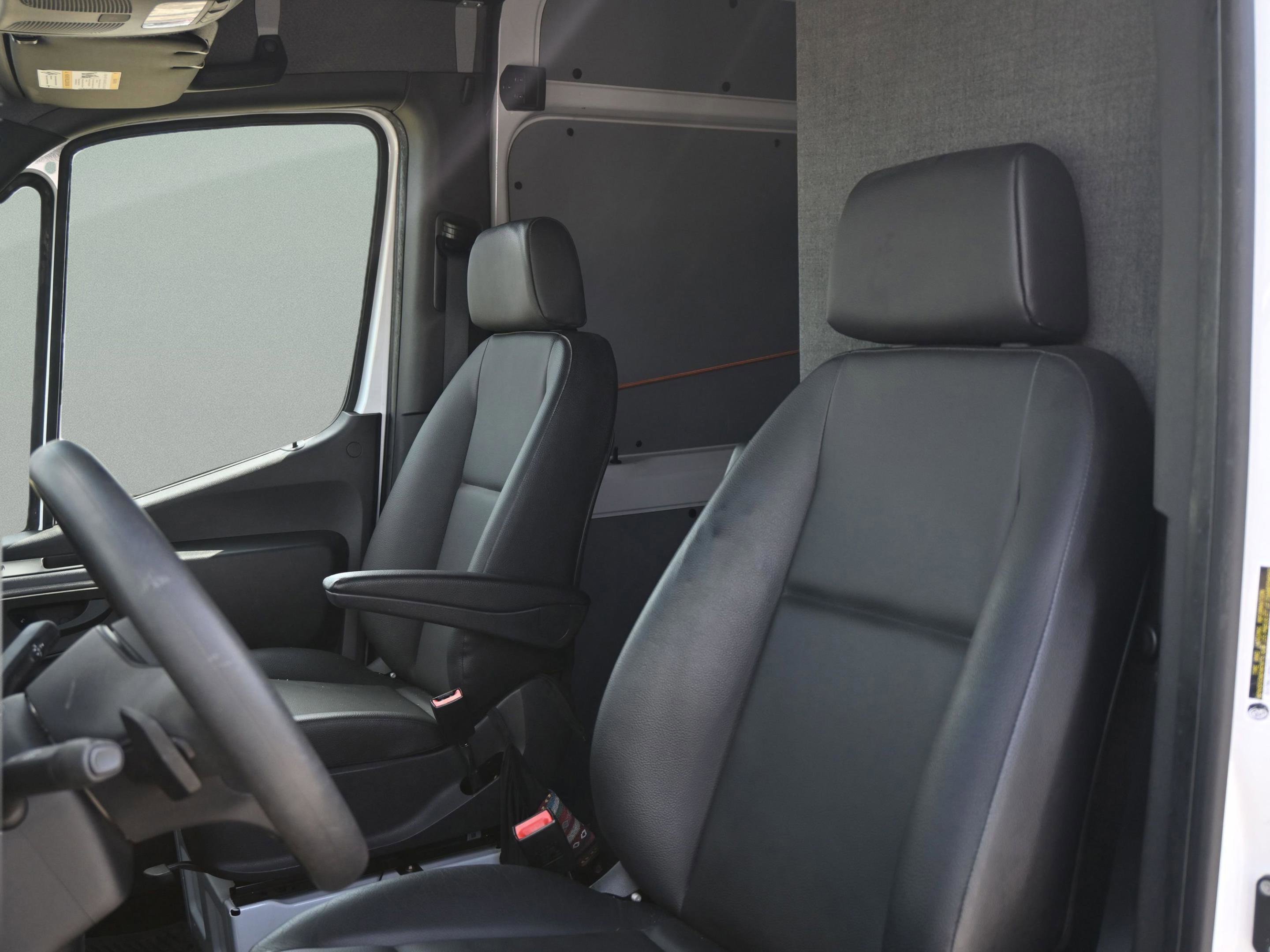 Used 2020 Mercedes-Benz Sprinter 2500 image 23