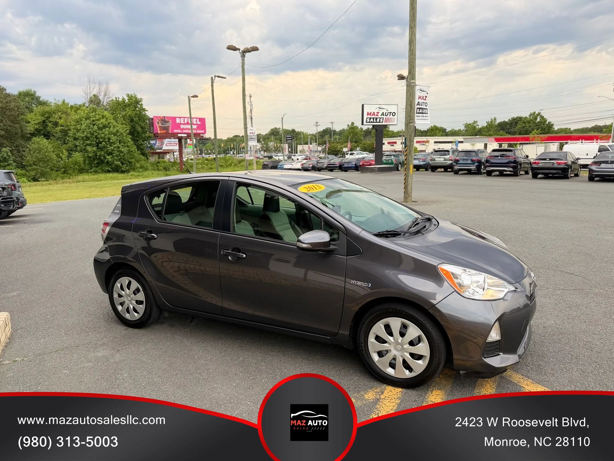 Used 2013 Toyota Prius C One FWD image 3