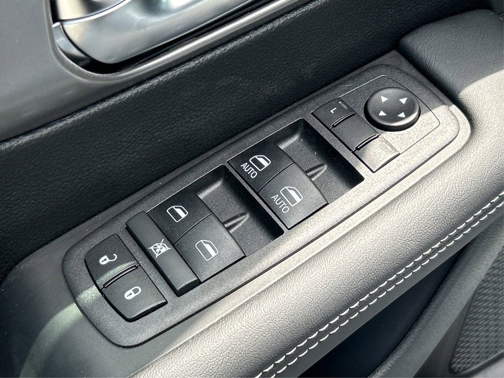 New 2025 Chrysler Voyager LX image 36