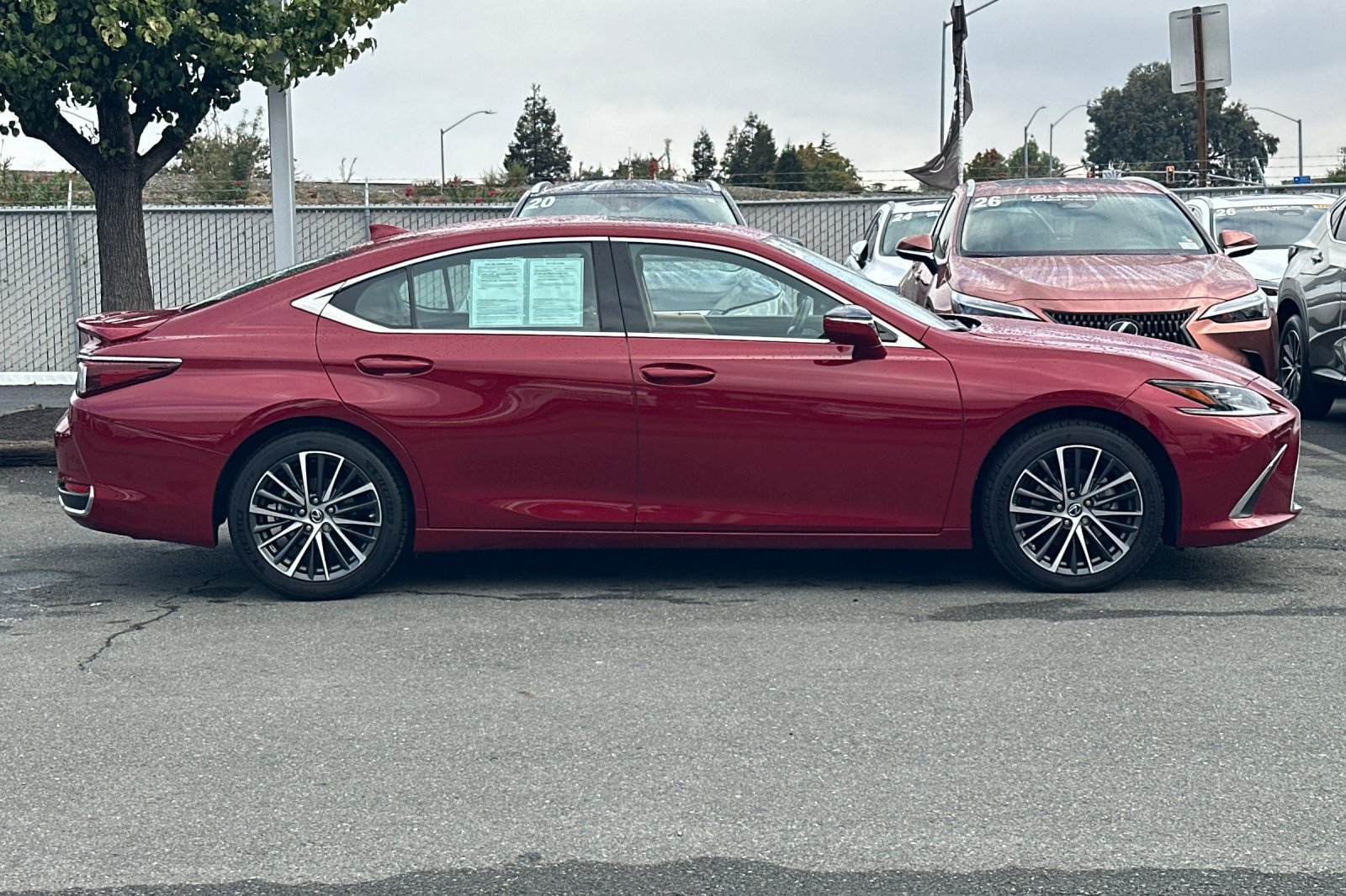 Used 2023 Lexus ES 300h w/ Premium Package FWD image 3