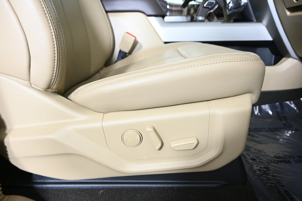 Used 2019 Ford F150 Lariat w/ Equipment Group 502A Luxury AWD/4WD image 15