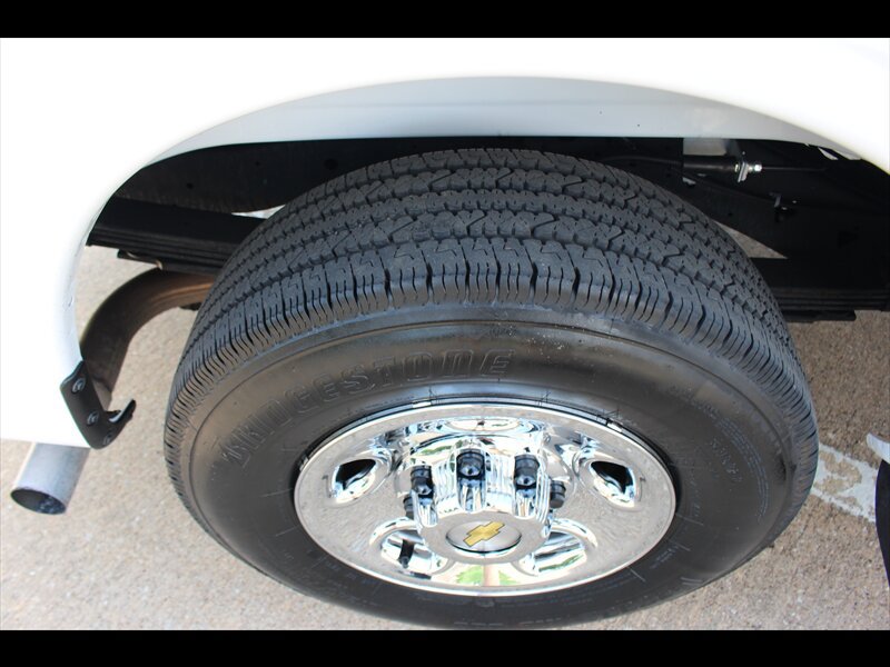 Used 2025 Chevrolet Express 3500 LT w/ LT Preferred Equipment Group RWD image 37