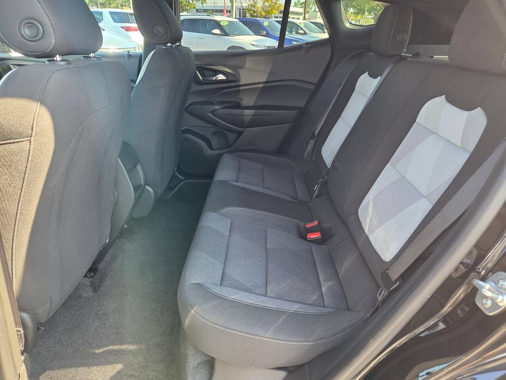 Used 2025 Chevrolet Trax RS w/ Driver Confidence Package FWD image 6