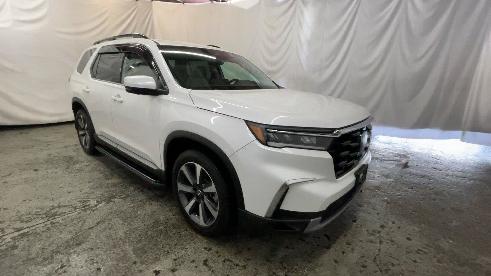 Used 2025 Honda Pilot Elite image 2