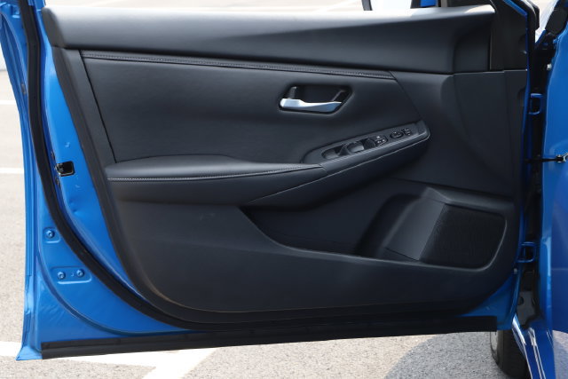 Used 2025 Nissan Sentra SV FWD image 14