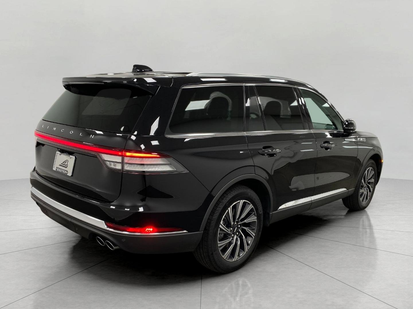 Used 2025 Lincoln Aviator AWD w/ Equipment Group 101A image 3