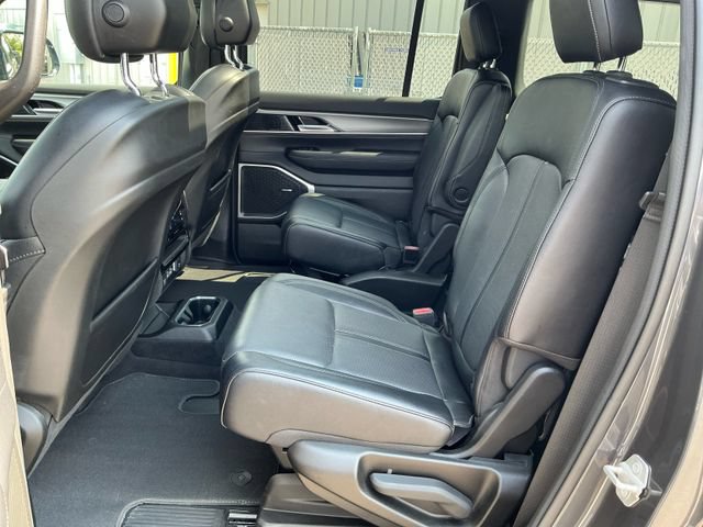 Used 2024 Jeep Wagoneer Series II AWD/4WD image 10