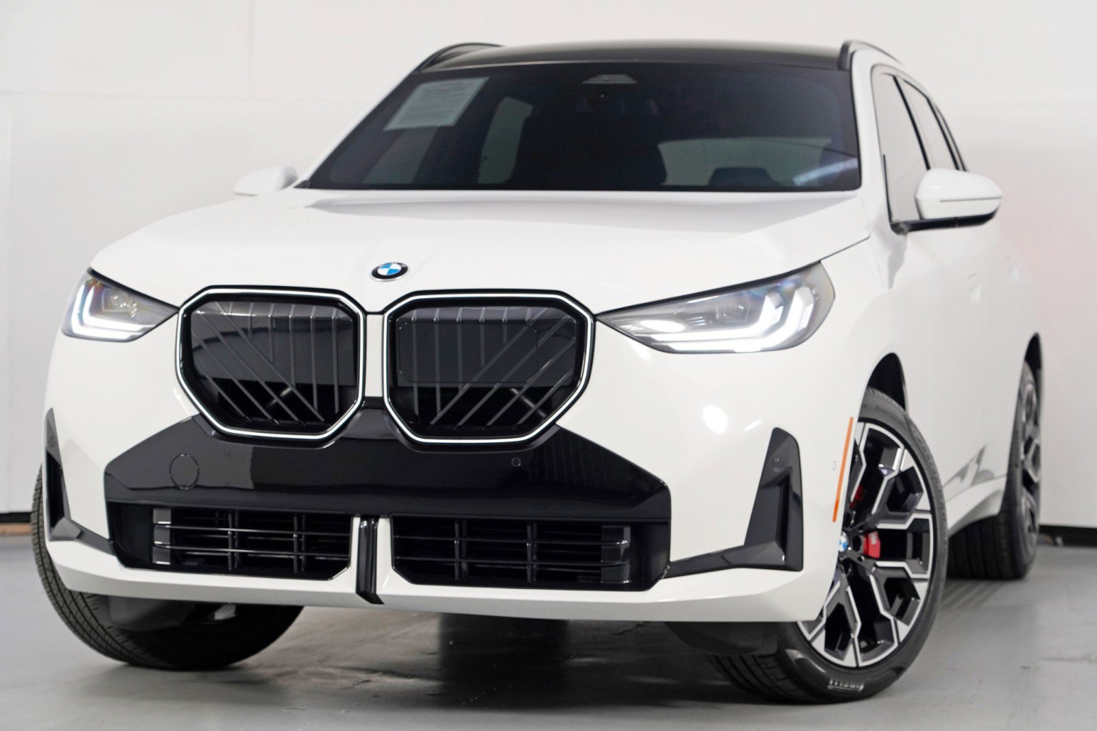 Used 2025 BMW X3 xDrive30i w/ M Sport Package image 3