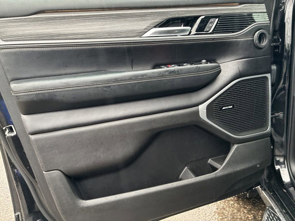 Used 2024 Jeep Wagoneer Series II w/ Flexible Seating Group image 12