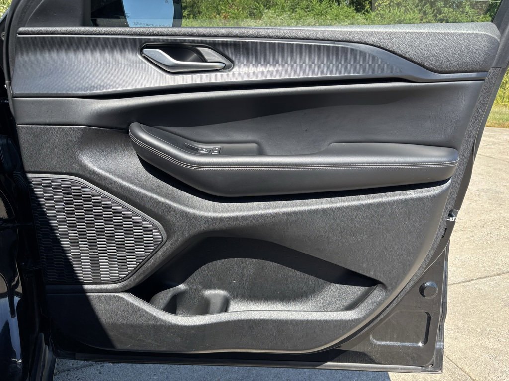 Used 2024 Jeep Grand Cherokee L Laredo image 30