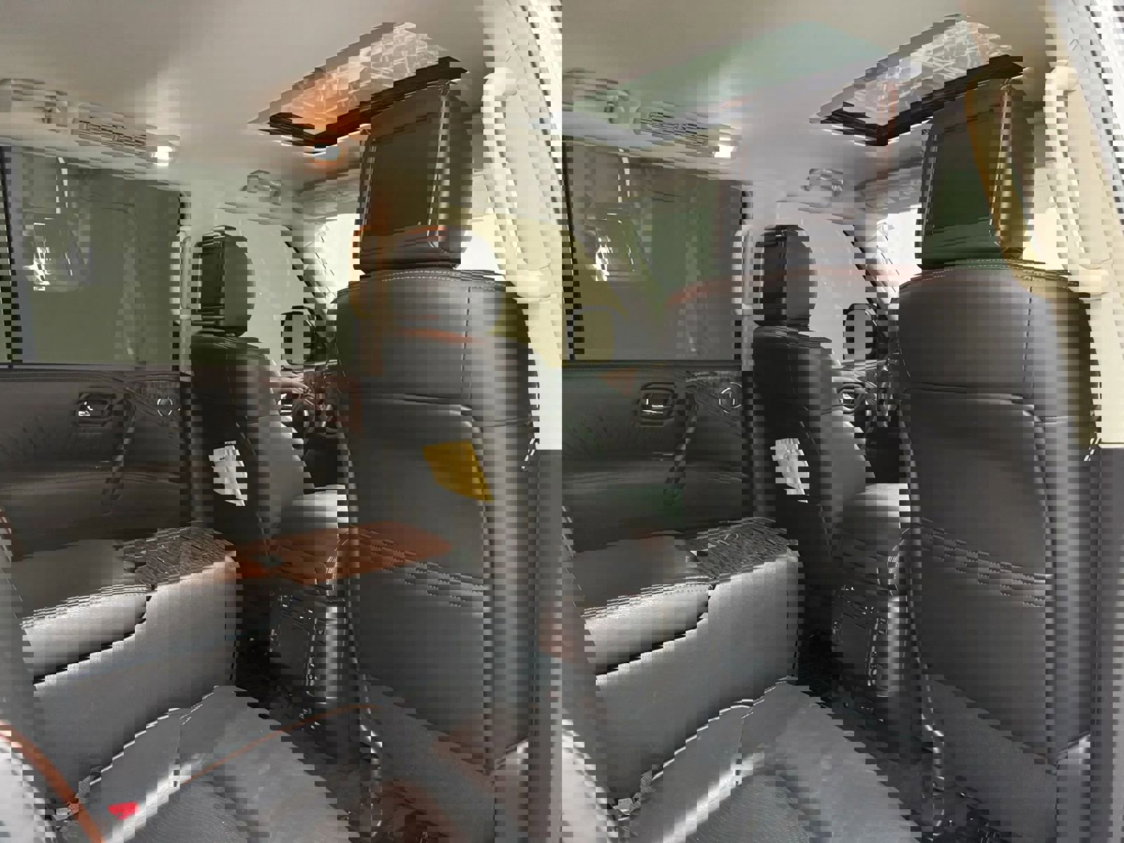 Used 2020 Nissan Armada Platinum w/ Captain's Chairs Package RWD image 16