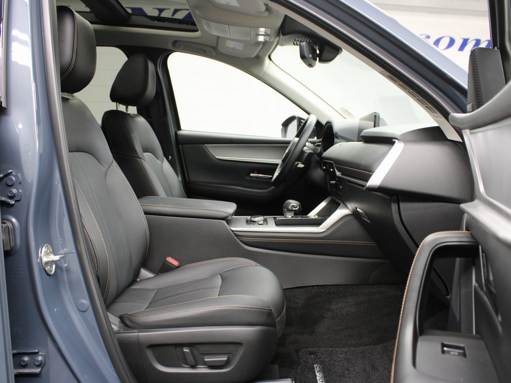 Used 2025 MAZDA CX-70 Plug-In Hybrid w/ Premium Pkg image 24