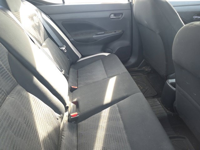 Used 2022 Nissan Versa SV FWD image 7
