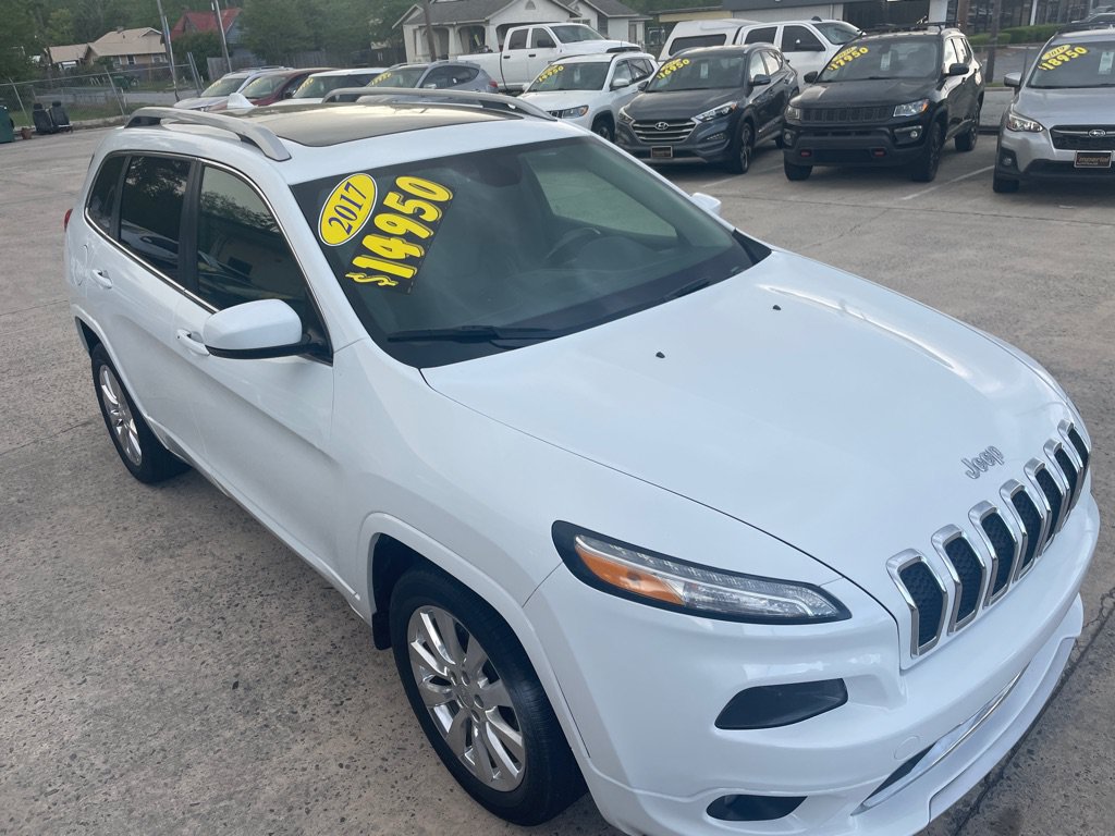Used 2017 Jeep Cherokee Overland FWD image 4