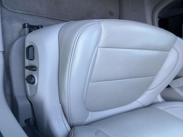 Used 2021 GMC Acadia SLT w/ Preferred Package FWD image 13