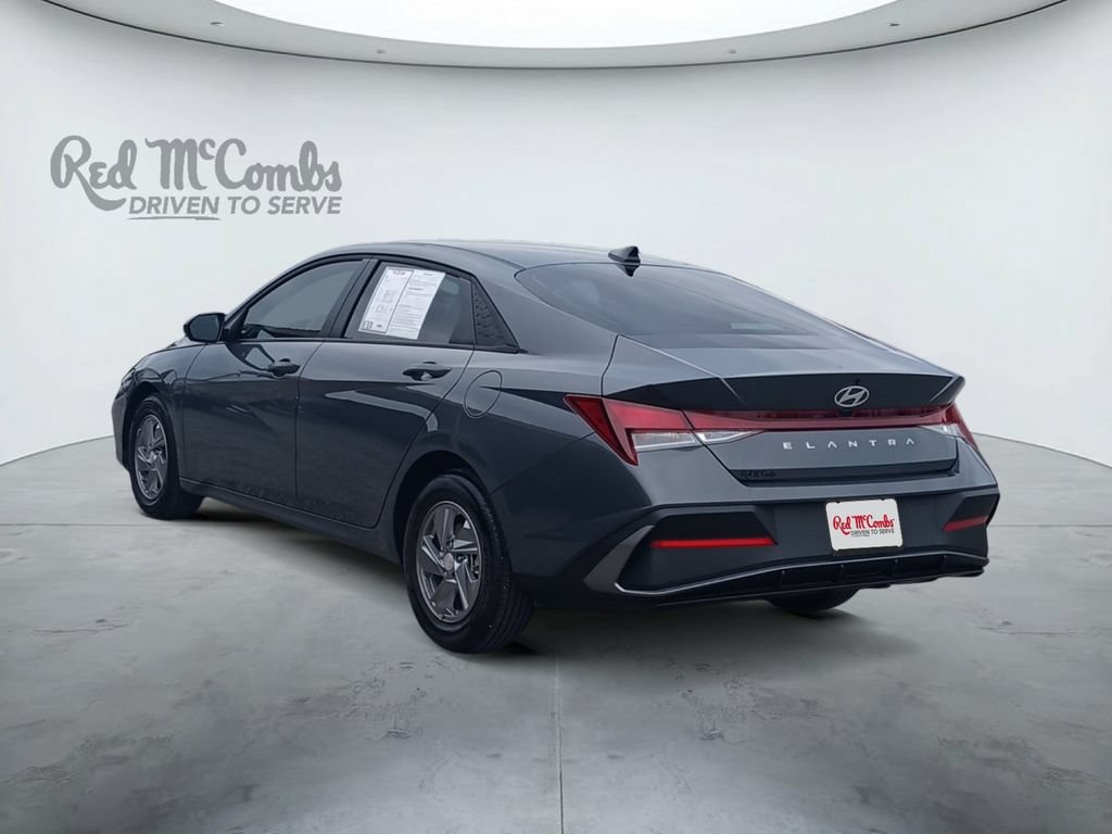 Used 2025 Hyundai Elantra SE FWD image 3