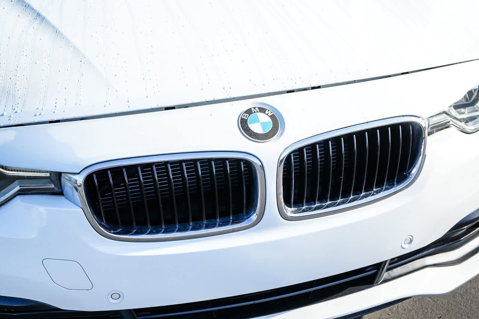 Used 2018 BMW 320i Sedan RWD image 5