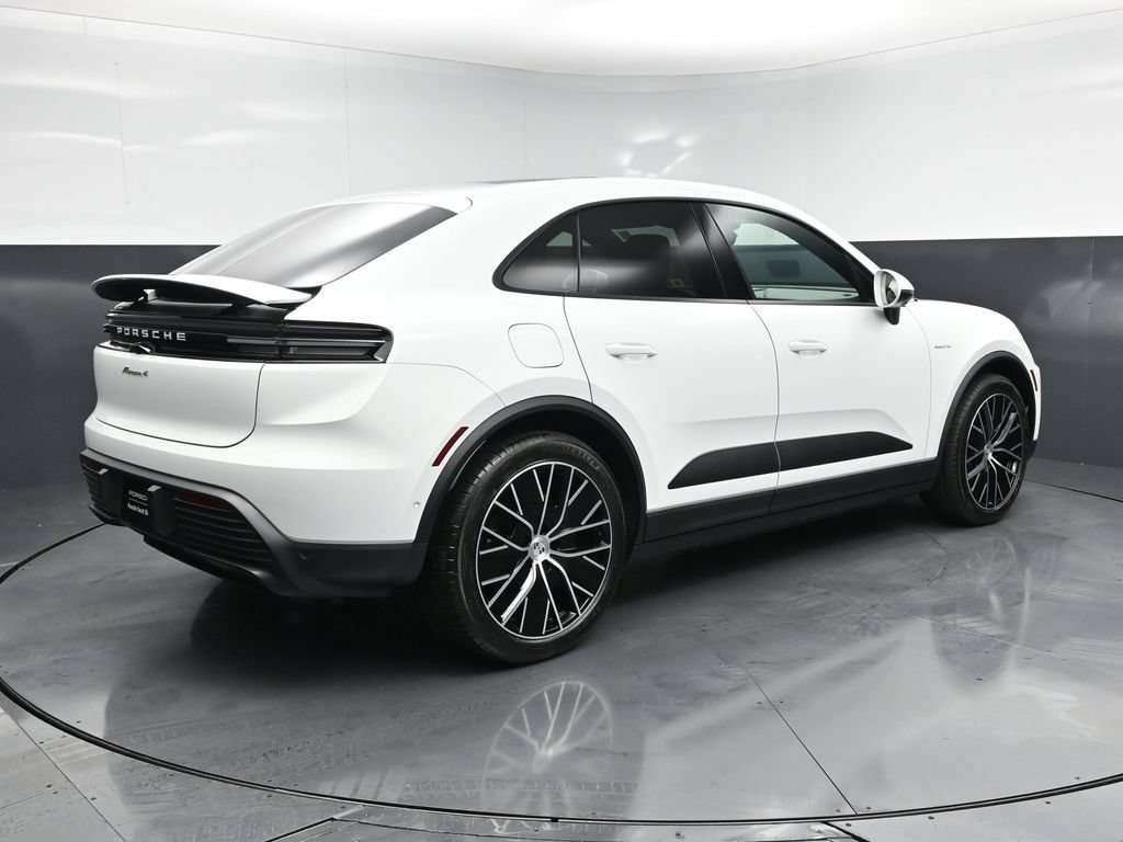 New 2026 Porsche Macan 4 Electric AWD/4WD image 8
