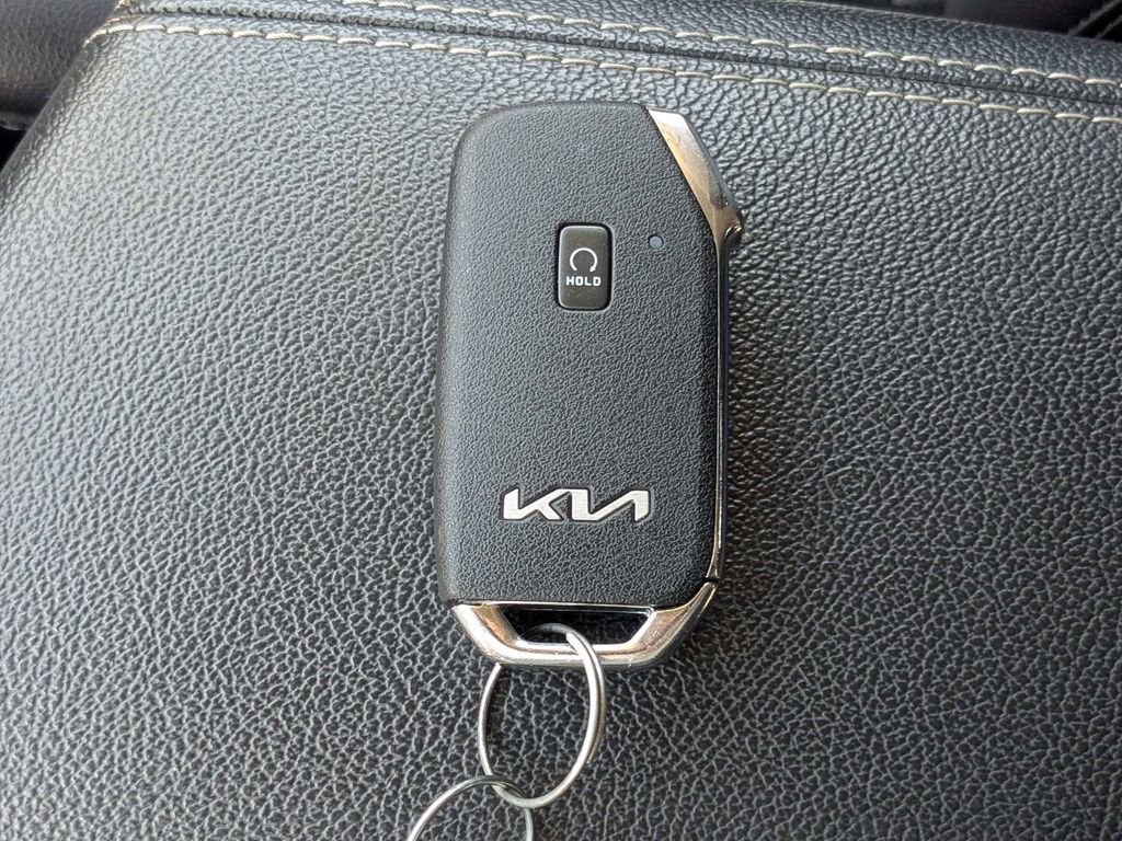Used 2022 Kia Niro Touring Special Edition FWD image 31