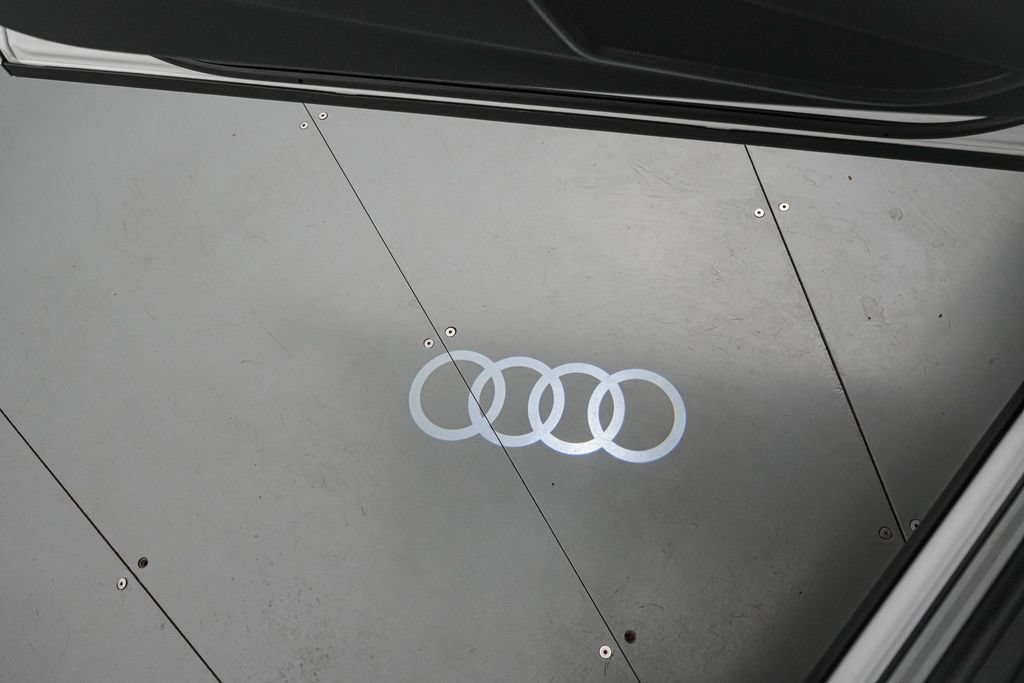 Used 2023 Audi Q5 2.0T Premium w/ Convenience Package AWD/4WD image 11