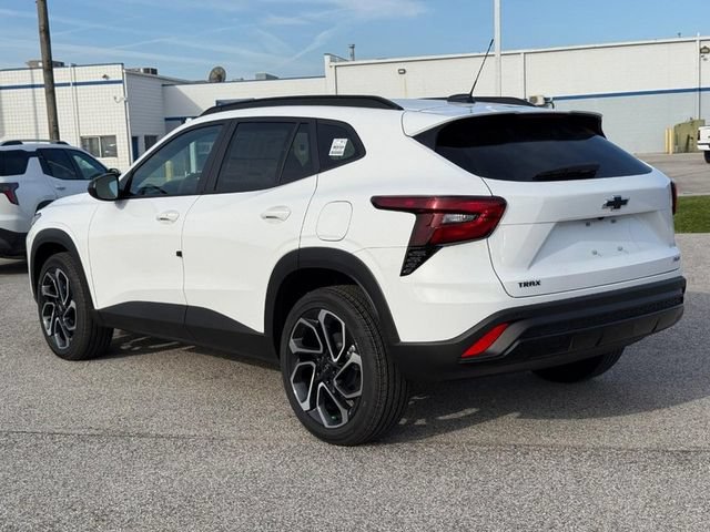 New 2026 Chevrolet Trax RS w/ Sunroof Package FWD video 3