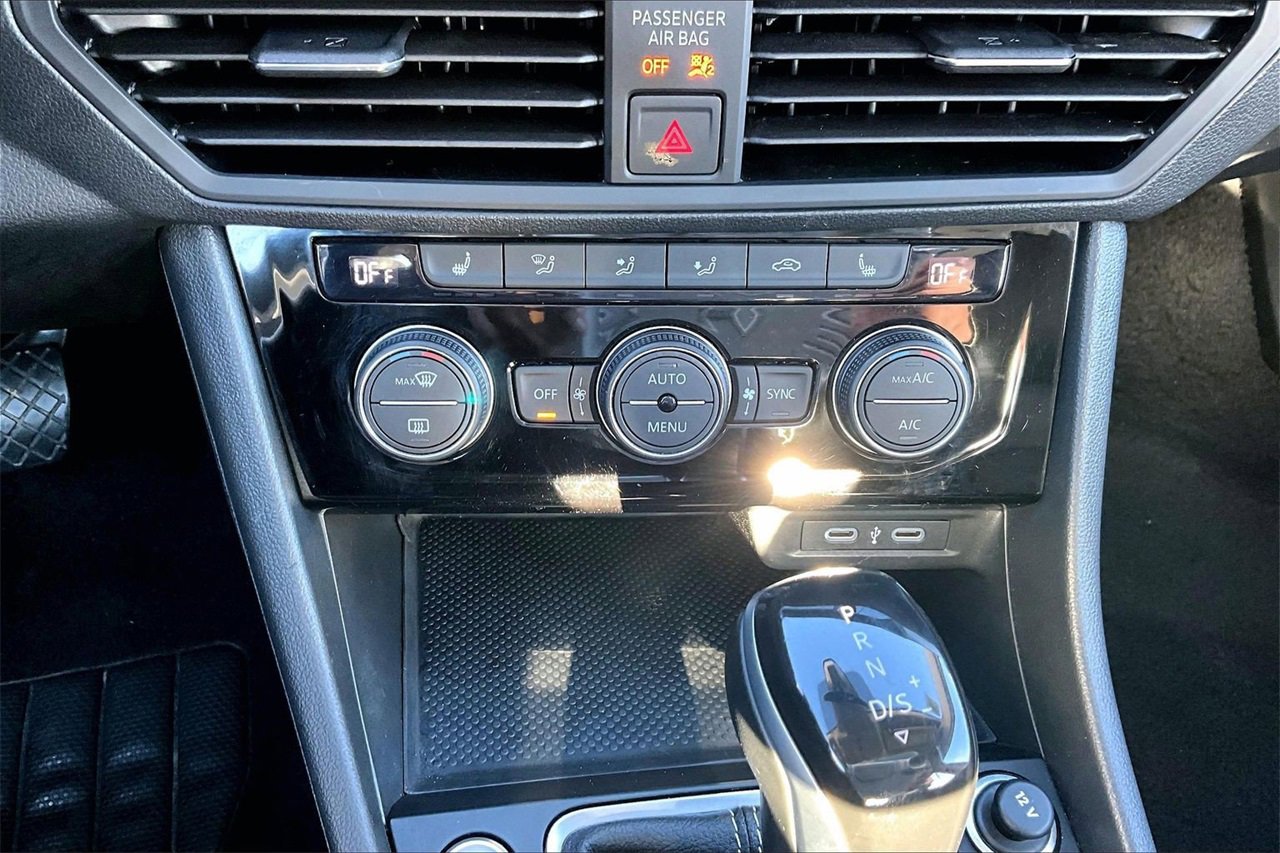Used 2024 Volkswagen Jetta SE image 17