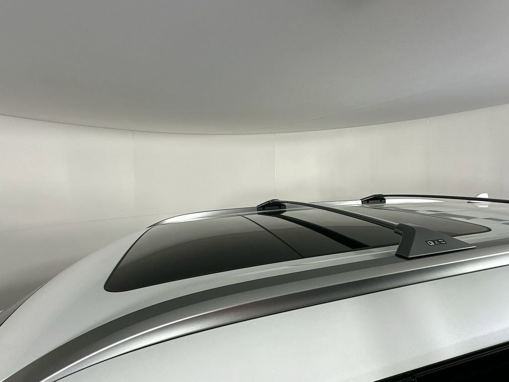 Certified 2025 Nissan Armada Platinum Reserve image 32