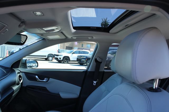 Used 2022 Hyundai Kona Limited w/ Cargo Package FWD image 32